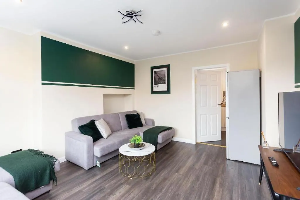 3-Bed Edinburgh Abode - Parking And Garden 0*,  Reino Unido