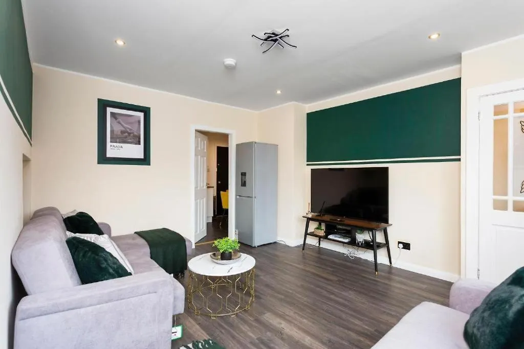 3-Bed Edinburgh Abode - Parking And Garden