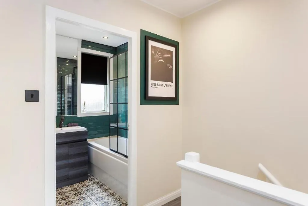 3-Bed Edinburgh Abode - Parking And Garden 0*,  Reino Unido