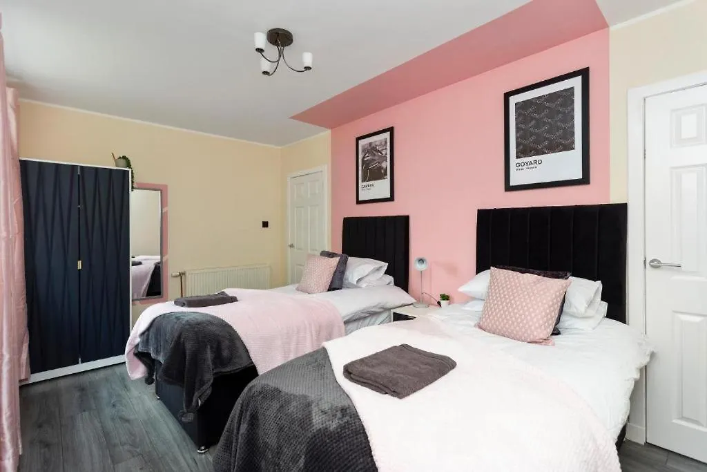 3-Bed Edinburgh Abode - Parking And Garden