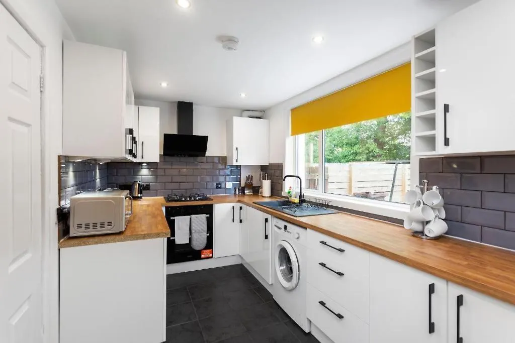 3-Bed Edinburgh Abode - Parking And Garden Casa de Férias