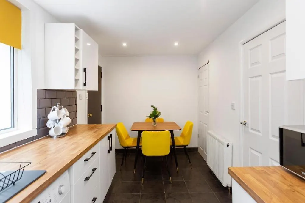3-Bed Edinburgh Abode - Parking And Garden Casa de Férias