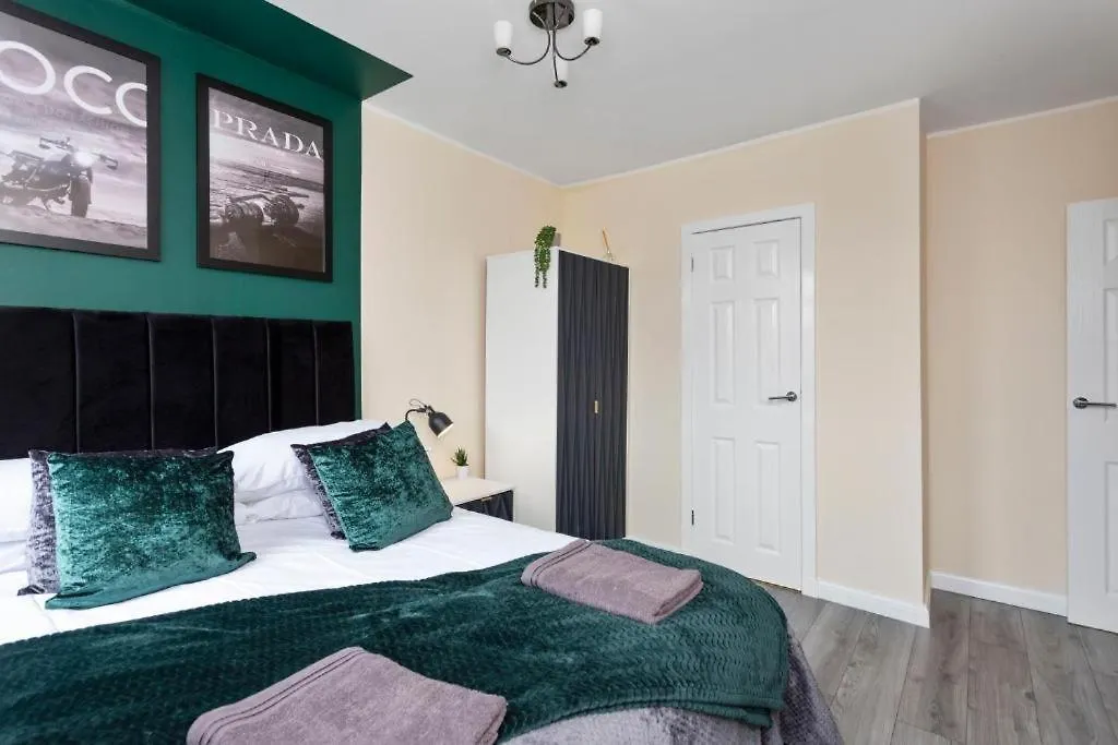 Holiday home 3-Bed Edinburgh Abode - Parking And Garden United Kingdom
